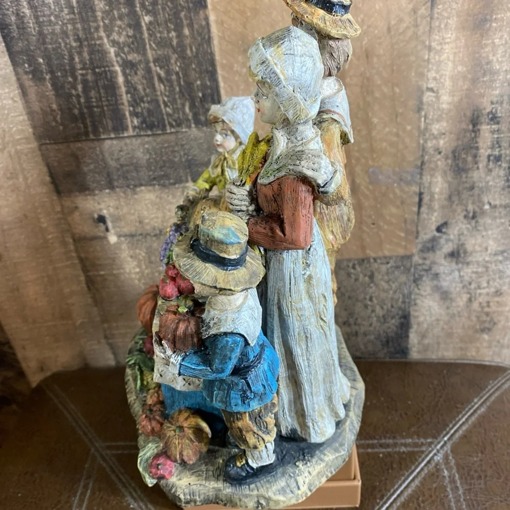 Vintage Style Colonial Pilgrim Family Thanksgiving Dinner Statue Decoration‎